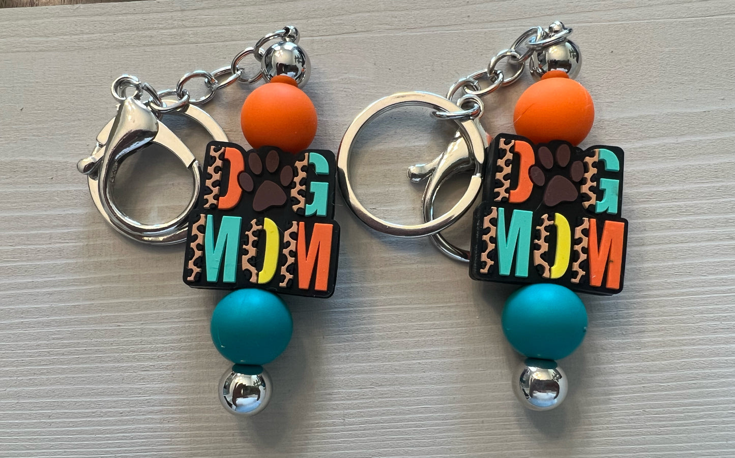 Retro Dog Mom keychain